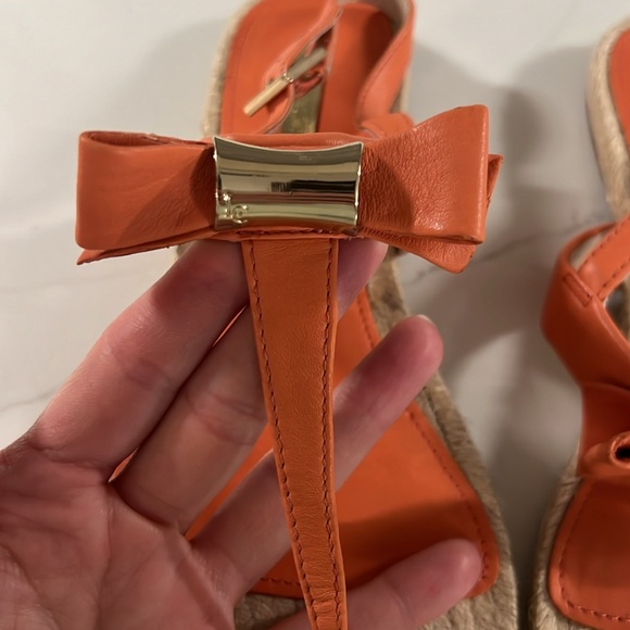 NWOT - Louise et Cie - coral bow sandal - size 8.5 - Picture 2 of 3